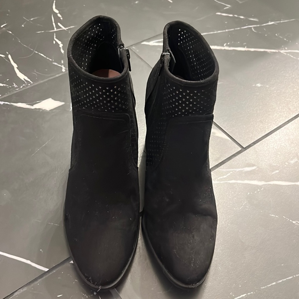 Universal Thread Boots